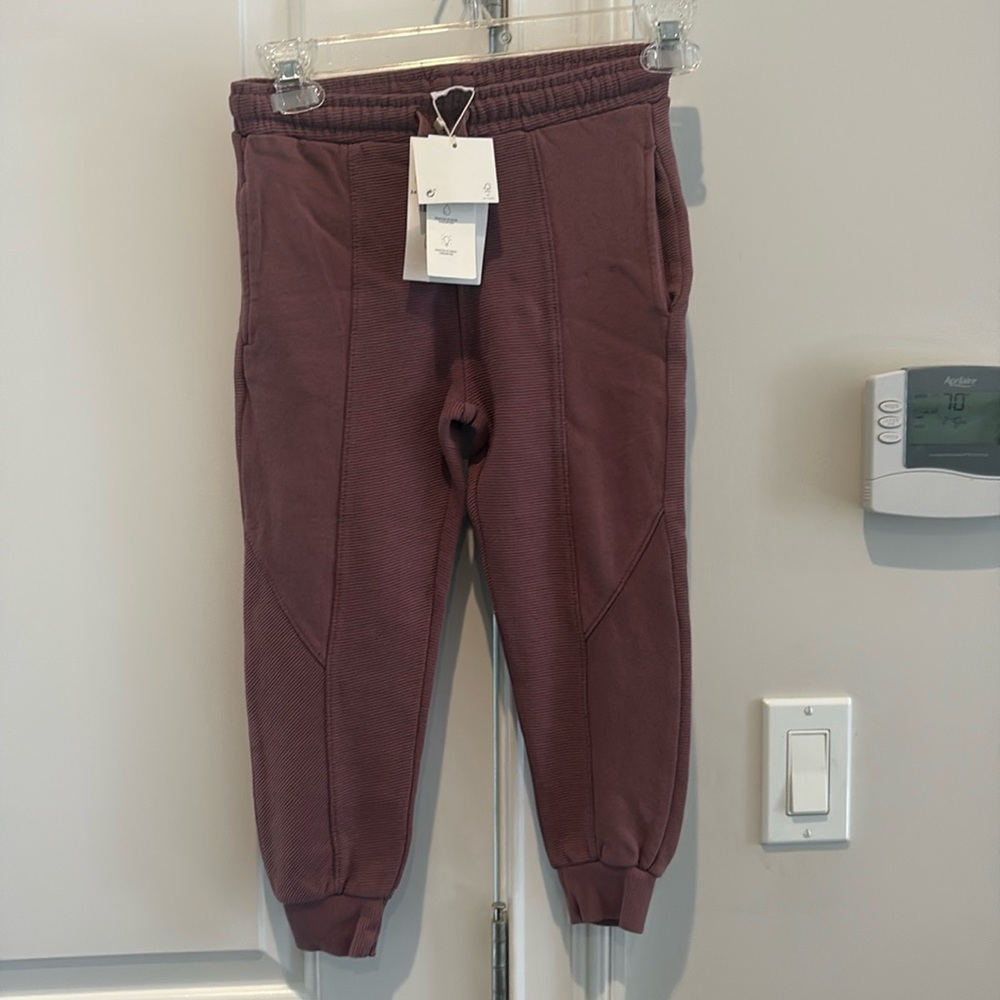New with tags never worn boys size 4-5 cotton blend joggers in maroon by Zara